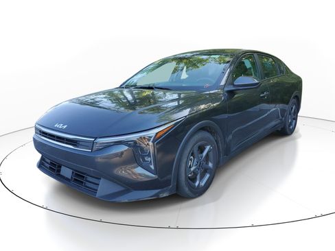 Used 2025 Kia K4 LXS image 3