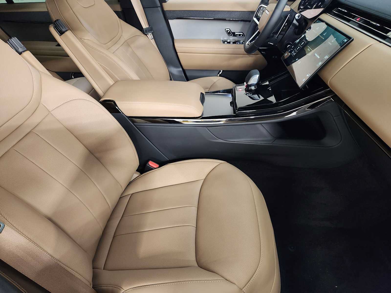 New 2026 Land Rover Range Rover Sport SE AWD/4WD image 3