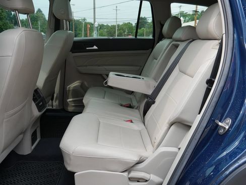 Used 2023 Volkswagen Atlas SEL R-Line AWD/4WD image 9