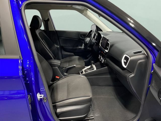 Used 2022 Hyundai Venue Limited FWD image 19