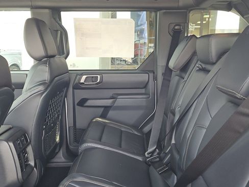New 2025 Ford Bronco Badlands w/ Sasquatch Package AWD/4WD image 9