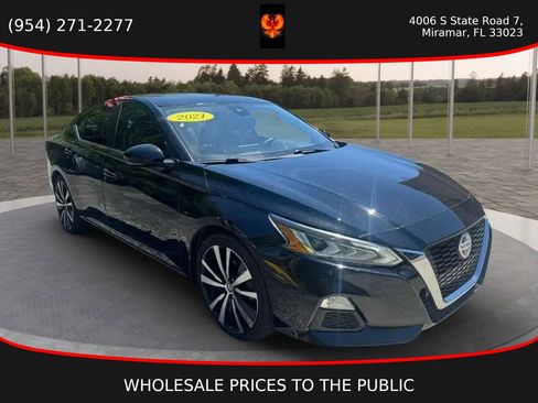 Used 2021 Nissan Altima 2.5 SR w/ SR Premium Package FWD image 3
