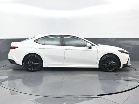 Used 2025 Toyota Camry SE FWD image 2