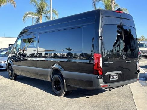 Used 2024 Mercedes-Benz Sprinter 3500 image 7