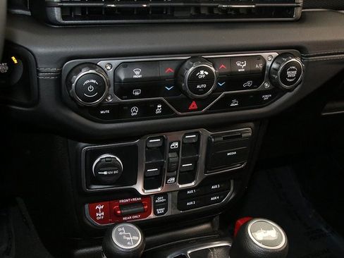 Used 2025 Jeep Wrangler Unlimited Rubicon image 21