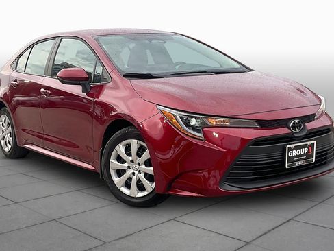 Used 2026 Toyota Corolla LE FWD image 3