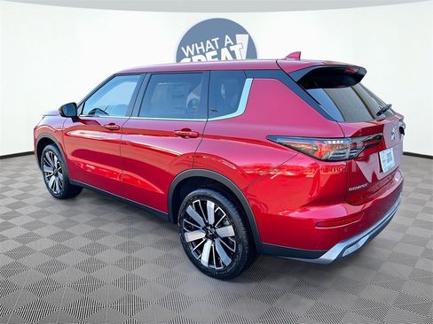 New 2025 Mitsubishi Outlander SE image 5