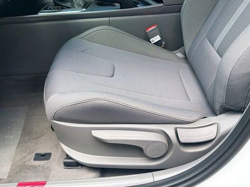 New 2026 Hyundai Elantra SE image 18