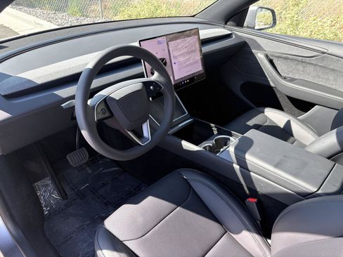 Used 2026 Tesla Model Y Long Range RWD image 14