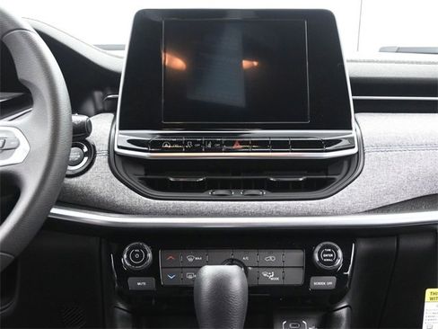 New 2025 Jeep Compass Sport image 25