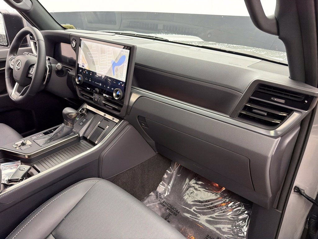 Used 2026 Lexus GX 550 w/ Accessory Package (2T) AWD/4WD image 29