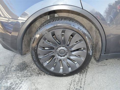 Used 2024 Tesla Model Y Long Range AWD/4WD image 6