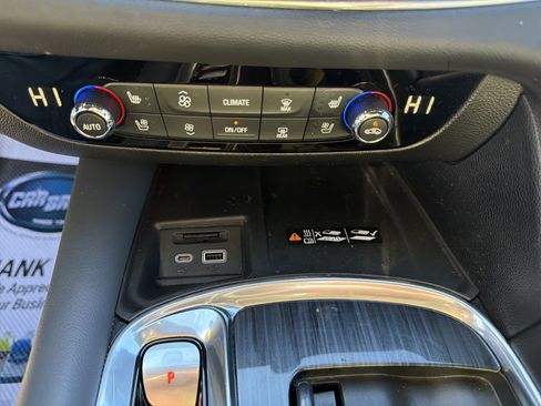 Used 2022 Buick Enclave Premium image 17