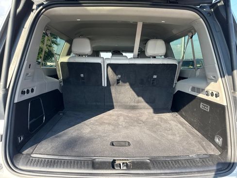 Used 2024 Jeep Wagoneer L Series II w/ Flexible Seating Group AWD/4WD image 23