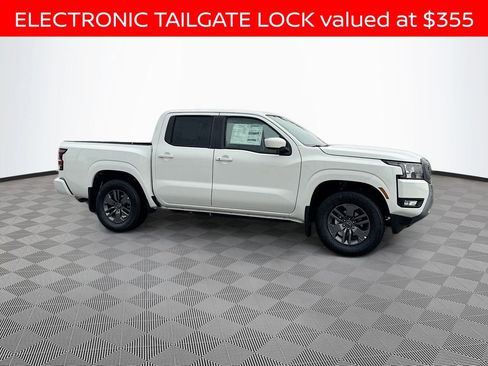 Certified 2025 Nissan Frontier SV w/ SV Convenience Package RWD image 3
