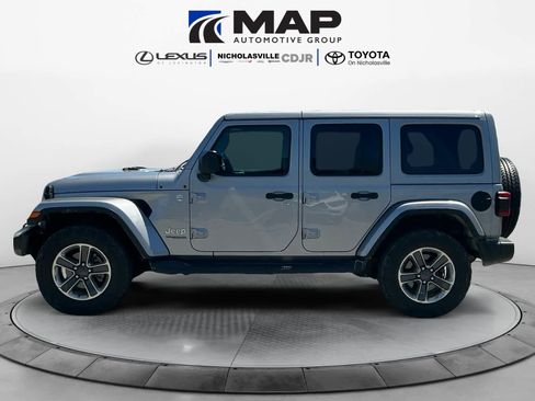 Used 2018 Jeep Wrangler Unlimited Sahara AWD/4WD image 2