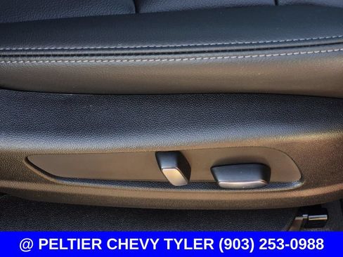 Used 2025 Cadillac XT6 Luxury FWD image 15