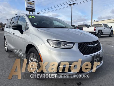 Used 2024 Chrysler Pacifica Touring-L image 1