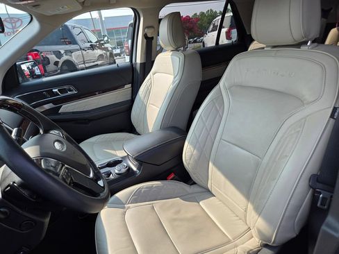 Used 2019 Ford Explorer Platinum AWD/4WD image 9