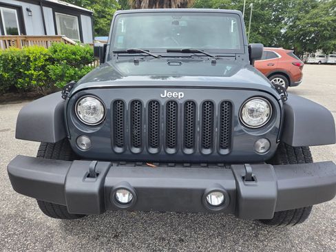 Used 2017 Jeep Wrangler Unlimited Rubicon w/ Cold Weather Group AWD/4WD image 2