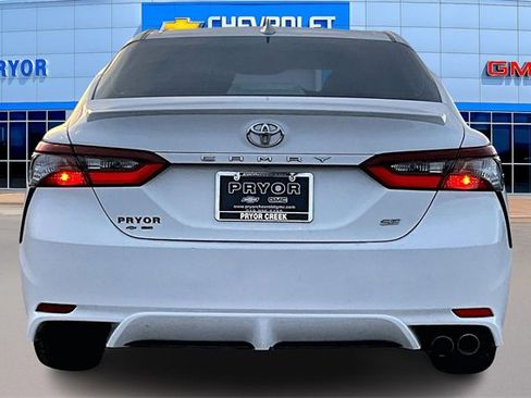 Used 2022 Toyota Camry SE image 6