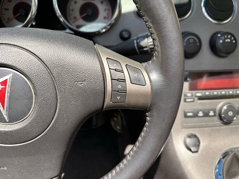 Used 2006 Pontiac Solstice Convertible w/ Premium Package image 12