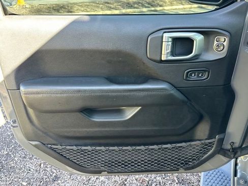 Used 2020 Jeep Wrangler Unlimited Sahara image 11