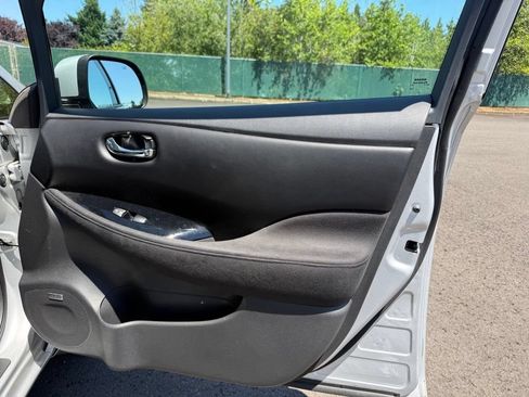 Used 2017 Nissan Leaf SV w/ Premium Package FWD image 27