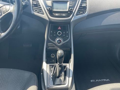 Used 2015 Hyundai Elantra SE w/ Option Group 03 FWD image 11