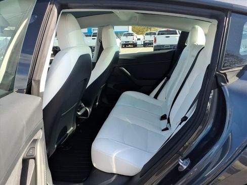 Used 2023 Tesla Model 3 Standard Range image 11