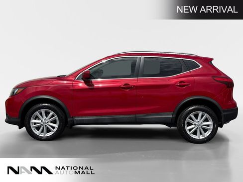 Used 2018 Nissan Rogue Sport SV FWD image 2