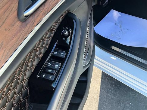Used 2023 Jeep Grand Cherokee Summit AWD/4WD image 14