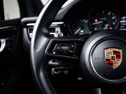 Certified 2024 Porsche Macan AWD/4WD image 17