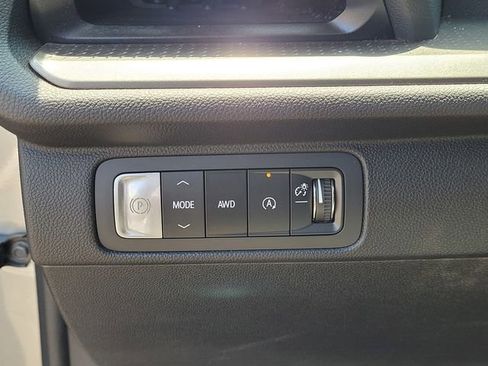 Used 2024 Chevrolet Traverse LT AWD/4WD image 25