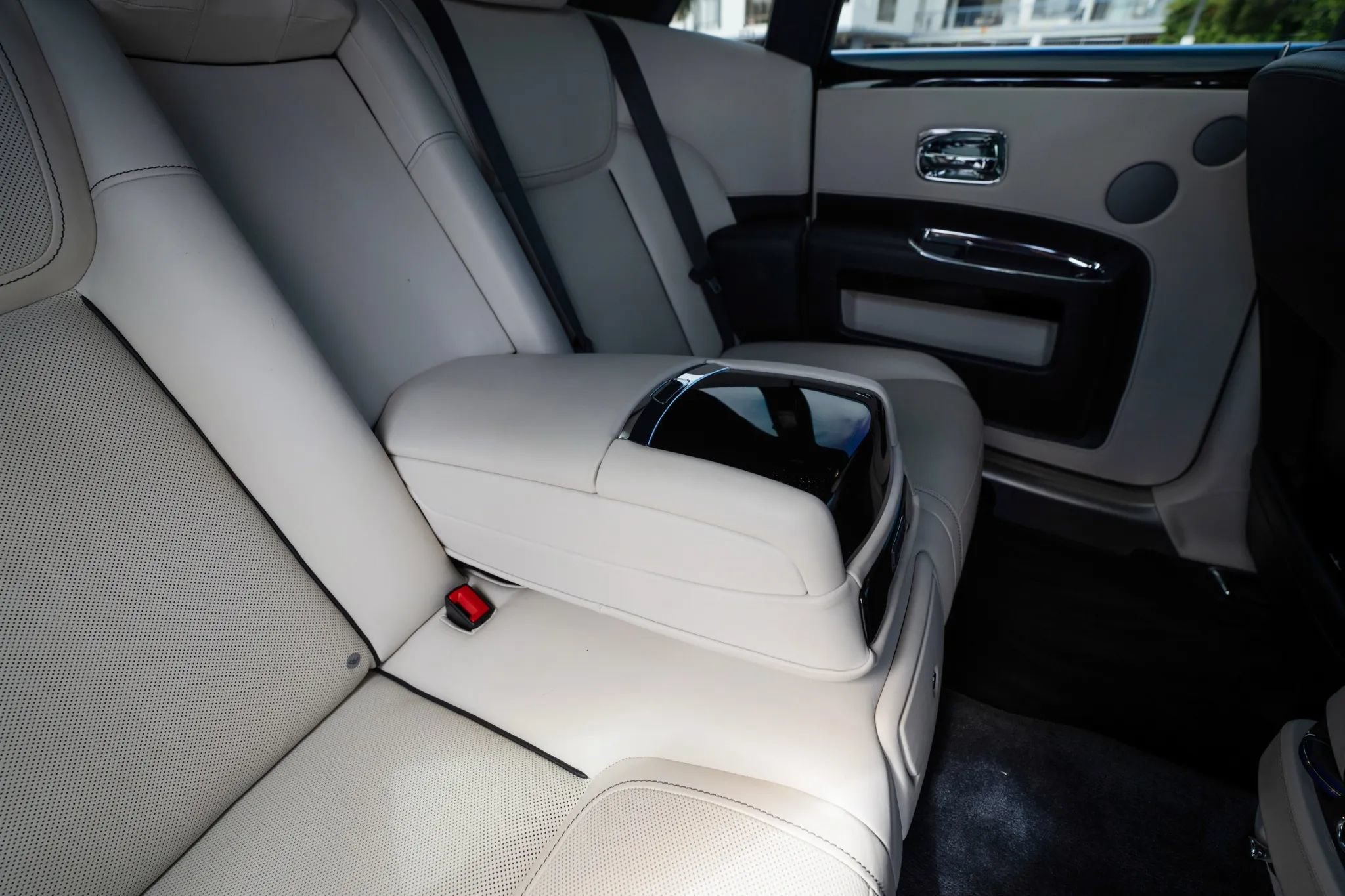Used 2018 Rolls-Royce Ghost RWD image 32