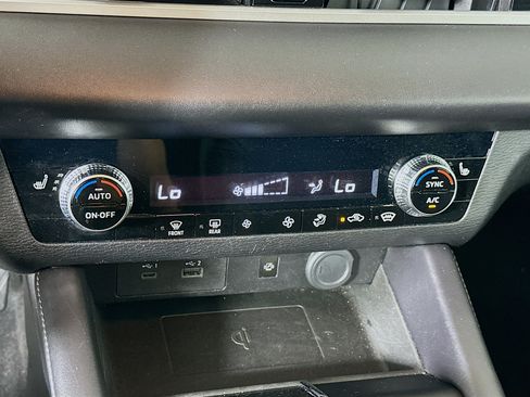 Used 2024 Mitsubishi Outlander SE AWD/4WD image 23