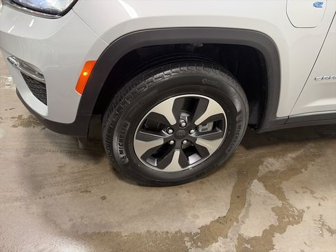 Used 2024 Jeep Grand Cherokee Limited 4xe AWD/4WD image 9