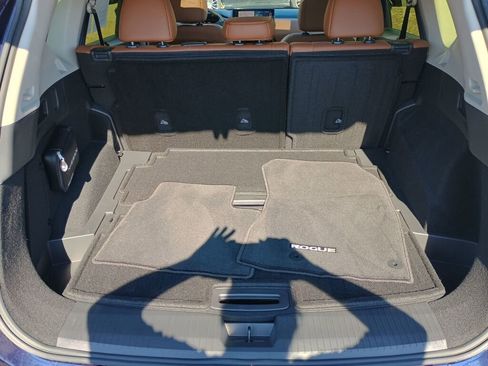 Used 2025 Nissan Rogue Platinum w/ Tech Package image 19