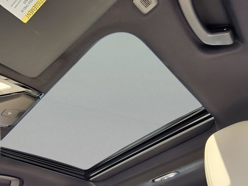 Certified 2025 BMW 330i Sedan w/ Premium Package image 28