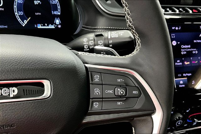 Used 2025 Jeep Grand Cherokee L Altitude AWD/4WD image 28