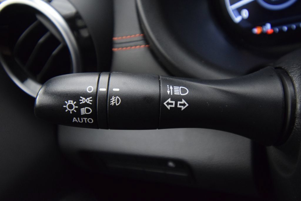 Used 2021 Nissan Kicks SR w/ SR Premium Package FWD image 26