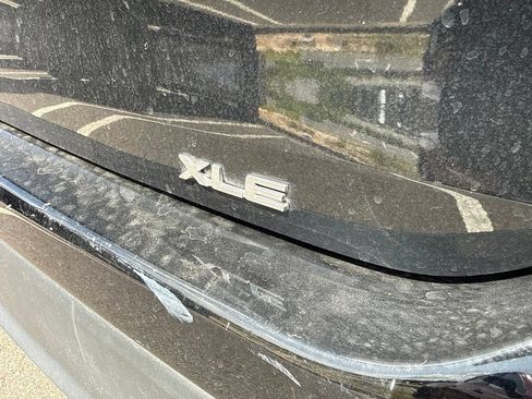 Used 2022 Toyota Highlander XLE FWD image 12