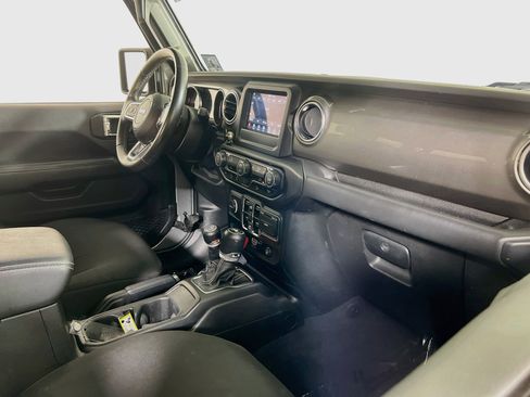 Used 2020 Jeep Wrangler Unlimited Sahara w/ LED Lighting Group AWD/4WD image 26