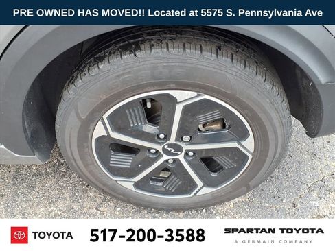 Used 2023 Kia Niro EX image 10