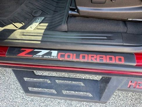 Used 2022 Chevrolet Colorado Z71 w/ Safety Package AWD/4WD image 9
