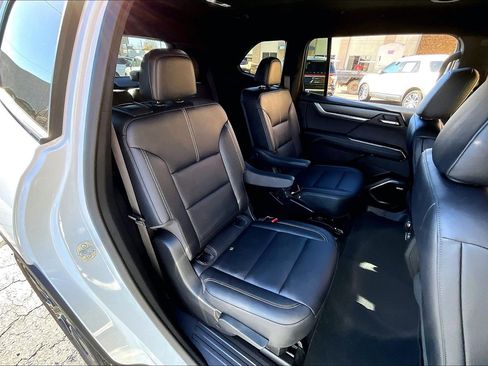 Used 2024 GMC Acadia Elevation w/ Black Edition image 28