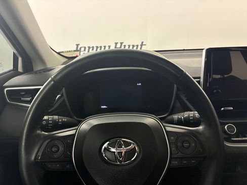 Used 2024 Toyota Corolla Cross XLE image 23