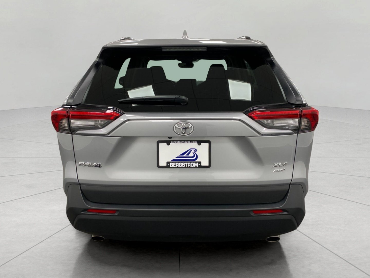 Used 2025 Toyota RAV4 XLE AWD/4WD image 5