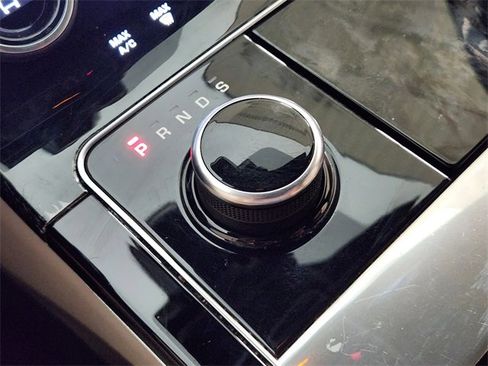 Used 2018 Land Rover Range Rover Velar R-Dynamic SE image 20