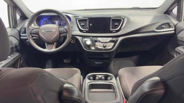 Used 2020 Chrysler Pacifica Touring w/ S Appearance Package FWD image 18